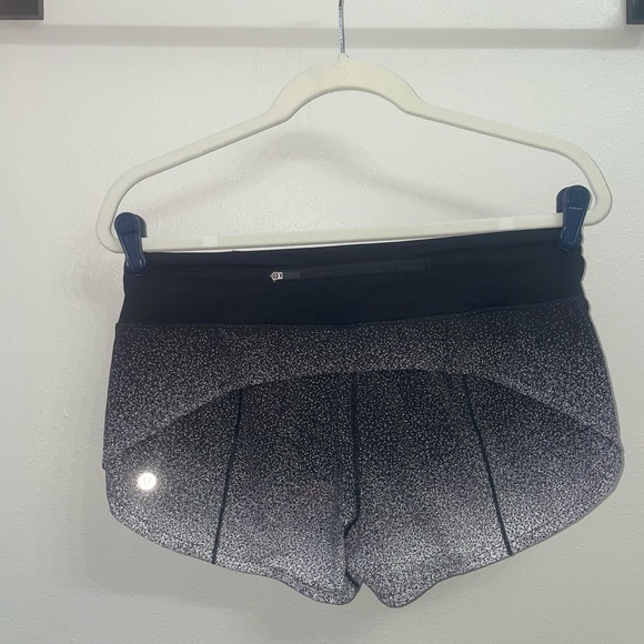 Lululemon speed up shorts 2.5” inseam size 6 - Picture 2 of 2